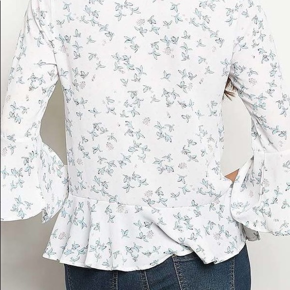 Floral Ruched Blouse - Picture 2 of 3